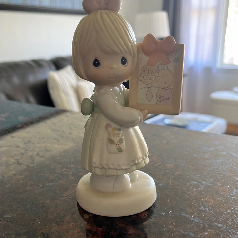 Precious moments figurine to a very special mom and dad vintage 1991